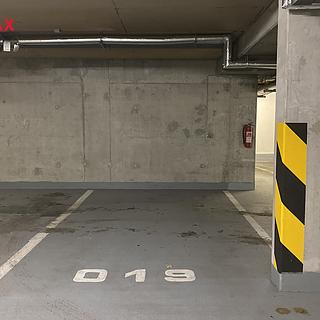 Pronájem parkovacího místa 12 m&sup2; Praha