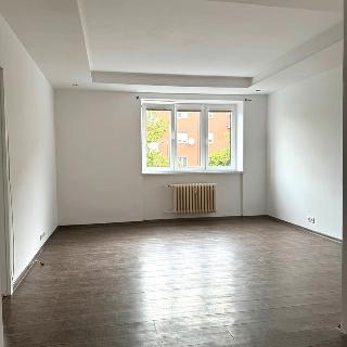 Pronájem bytu 3+kk 63 m² Praha, 28. pluku