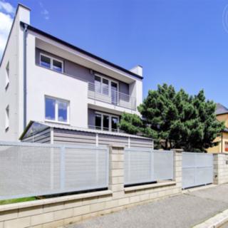 Prodej rodinného domu 218 m² Praha