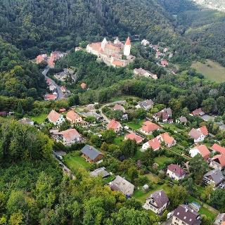 Prodej stavební parcely 990 m² Křivoklát