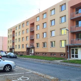 Pronájem bytu 2+1 67 m² Hrušovany u Brna, Sídliště