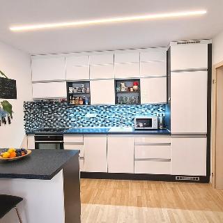 Pronájem bytu 2+kk 59 m² Brno, Sochorova