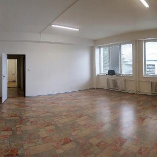 Pronájem kanceláře 35 m² Praha, U továren