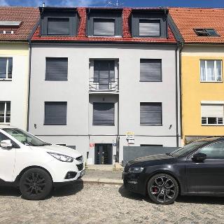 Pronájem bytu 1+kk a garsoniéry 25 m² Praha, Omská