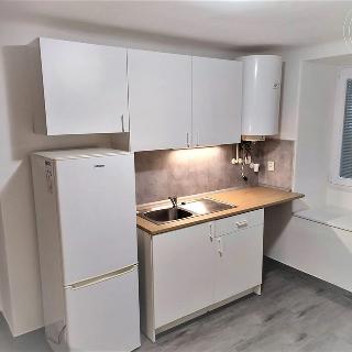 Pronájem bytu 1+1 32 m² Kroměříž, Nádražní