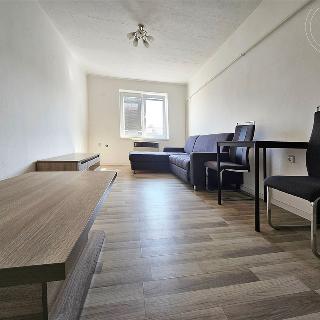 Pronájem bytu 1+kk a garsoniéry 28 m² Kroměříž, Riegrovo náměstí