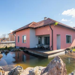Pronájem rodinného domu 253 m² Praha
