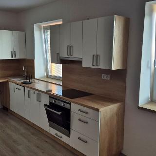 Pronájem bytu 2+kk 48 m² Rostoklaty