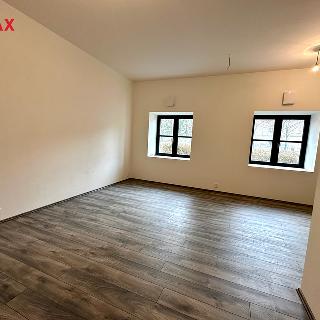 Prodej bytu 4+kk 93 m² Svémyslice