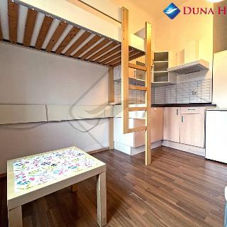 Prodej bytu 1+kk a garsoniéry 19 m² Praha, Husitská