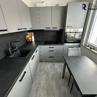 Prodej bytu 3+1 68 m² Karlovy Vary, Hlávkova