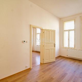 Pronájem bytu 2+kk 37 m² Praha, Bělehradská