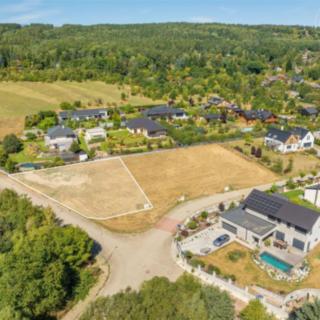 Prodej stavební parcely 1116 m&sup2; Mníšek pod Brdy