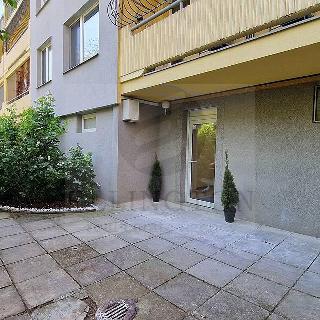 Pronájem obchodu 37 m² Praha, Husníkova