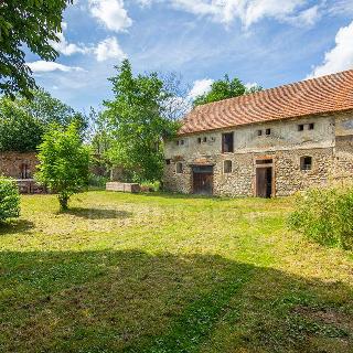 Prodej rodinného domu 530 m² Vinařice