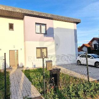 Prodej rodinného domu 226 m² Ohrobec, V zahrádkách