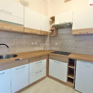 Pronájem bytu 1+kk a garsoniéry 35 m² Sokolov, Smetanova