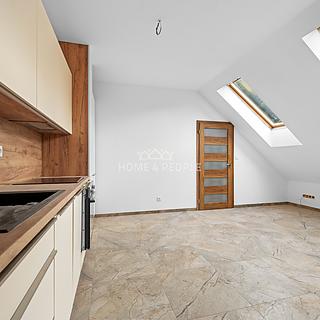 Pronájem bytu 2+kk 33 m² Chrášťany