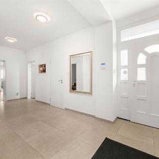 Prodej rodinného domu 702 m² Lipůvka