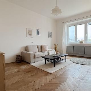 Prodej rodinného domu 287 m² Brno, Slatinská