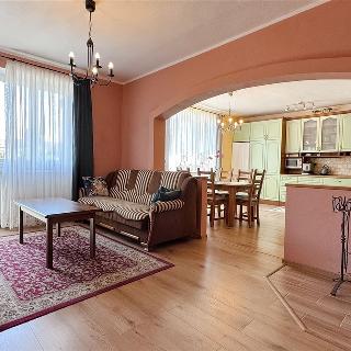 Prodej bytu 4+1 95 m² Valtice, Zahradní