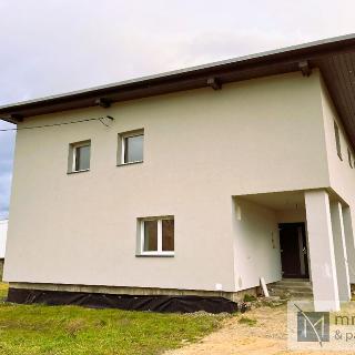 Pronájem bytu 3+1 85 m² Návsí