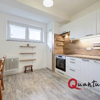 Prodej bytu 3+1 82 m² Chříč, 