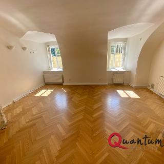 Pronájem kanceláře 70 m² Praha, Loretánské náměstí