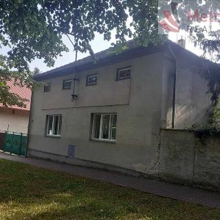 Prodej rodinného domu 120 m² Moravany, nám. Hrdinů