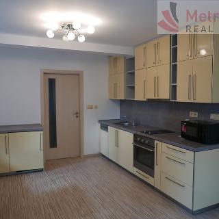 Pronájem bytu 1+kk a garsoniéry 38 m² Karlovy Vary, 