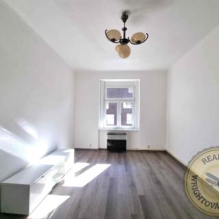 Pronájem bytu 2+1 56 m² Praha
