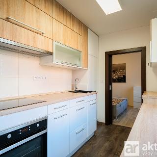 Pronájem bytu 2+1 52 m² Praha, Dobšická