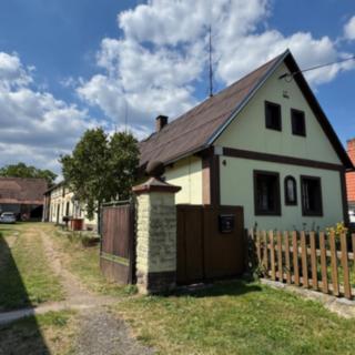 Prodej rodinného domu 300 m&sup2; Velečín