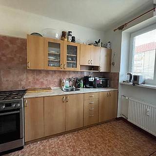 Pronájem bytu 2+1 65 m&sup2; Meziboří