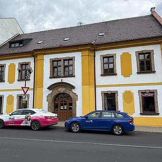 Pronájem obchodu 151 m&sup2; Osek