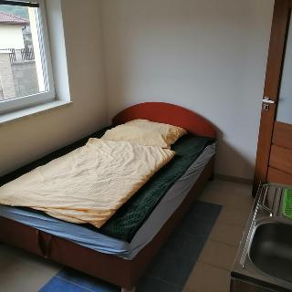 Pronájem bytu 1+kk a garsoniéry 14 m² Staňkovice, Zahradní