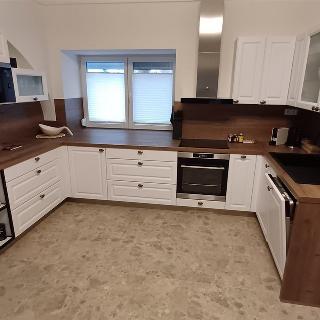 Pronájem bytu 3+kk 105 m² Velké Popovice, Farská