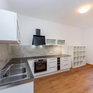 Pronájem bytu 3+1 88 m² Praha, Jaromírova