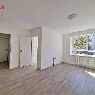 Prodej bytu 1+1 32 m² Milovice, Spojovací