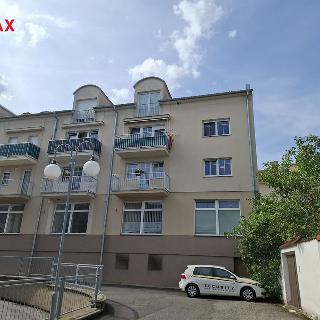 Prodej bytu 3+1 97 m² Znojmo, náměstí Svobody