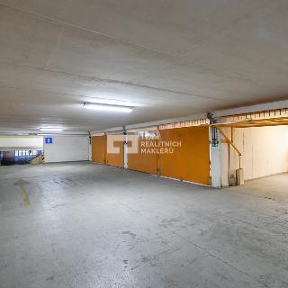 Prodej garáže 18 m² Praha, Holušická