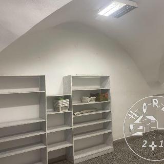 Pronájem obchodu 76 m² Moravské Budějovice, nám. ČSA