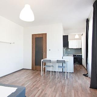 Pronájem bytu 1+kk a garsoniéry 28 m² Kolín, Václavská