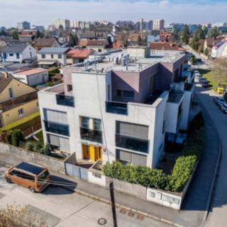 Pronájem rodinného domu 250 m² Praha