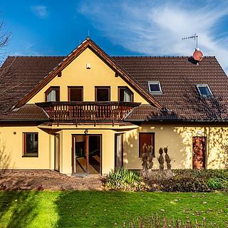 Pronájem rodinného domu 300 m&sup2; Praha