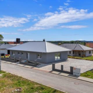 Prodej rodinného domu 200 m² Sukorady