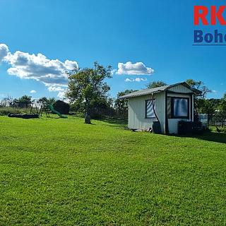 Prodej stavební parcely 1369 m&sup2; Dobrovice