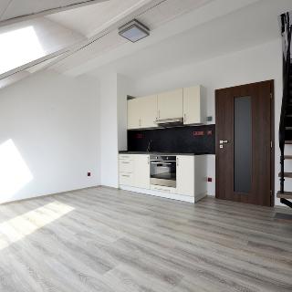 Pronájem bytu 2+kk 74 m² Humpolec, Horní náměstí