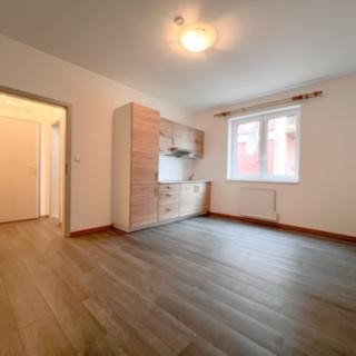 Pronájem bytu 1+kk a garsoniéry 29 m² Humpolec, Dolní náměstí