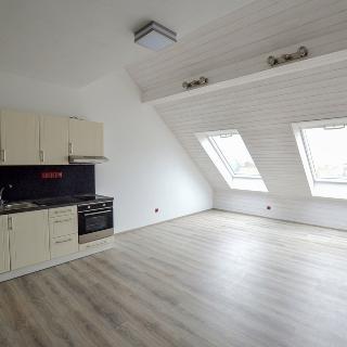 Pronájem bytu 3+kk 65 m² Humpolec, Horní náměstí